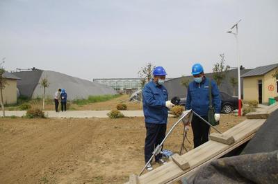 曲阜供電上門服務農業生產用電 溫濕度控制器“護航”智慧種植